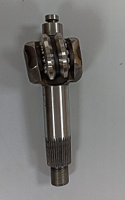 Вал с роликом в сборе (5652/5665)